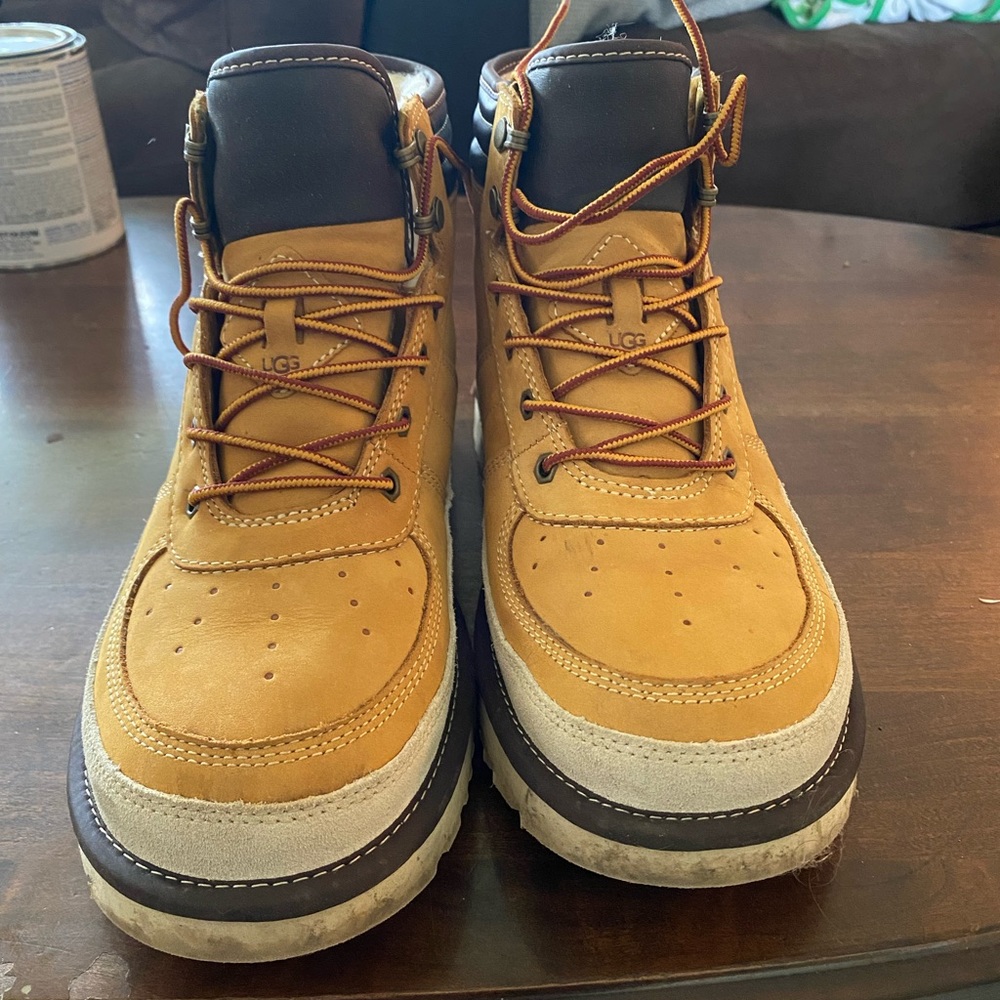 Ugg timberland like boots